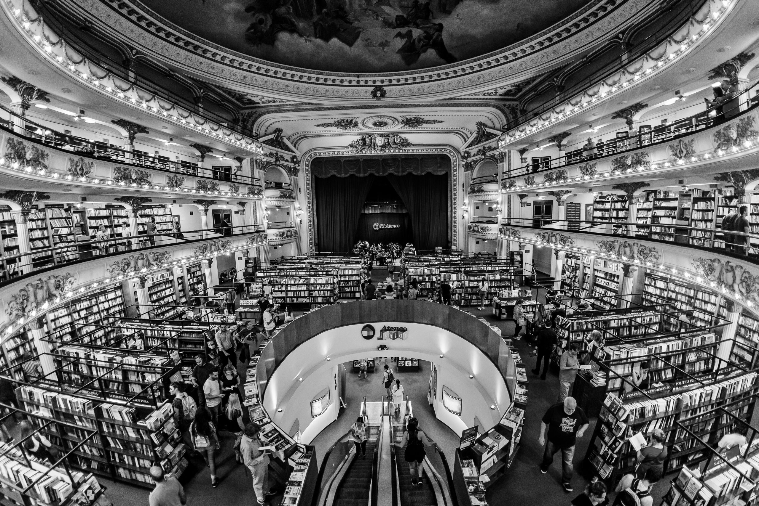 Cours d'espagnol avancé á Pau, lecture en espagnol. Lecture à voix haute. Les contes en espagnol pour les enfants. La lecture en librairies d'Espagne. 